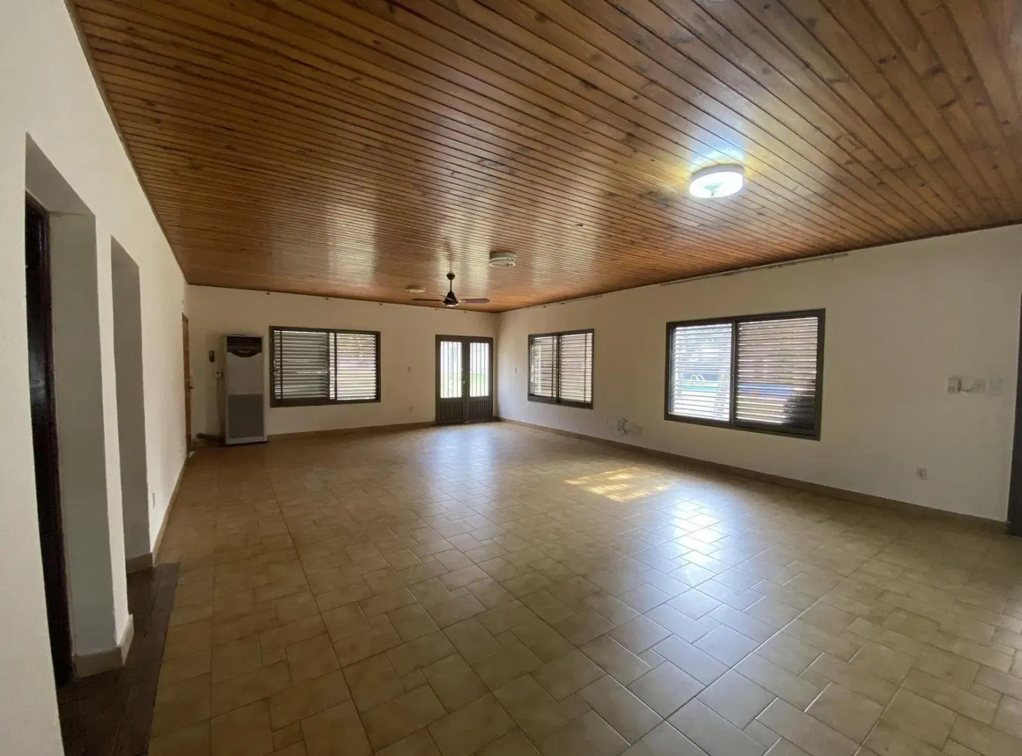 CASA EN VENTA A ESCASOS METROS DE RUTA Nº1 ALTURA KM 2,5 5