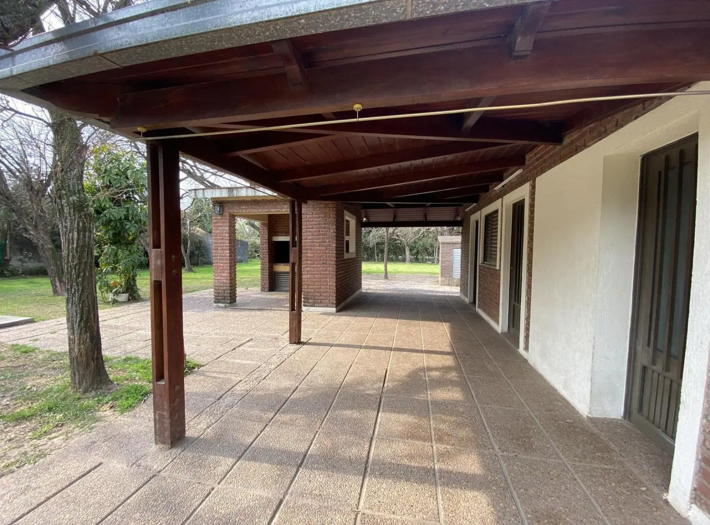 CASA EN VENTA A ESCASOS METROS DE RUTA Nº1 ALTURA KM 2,5 3