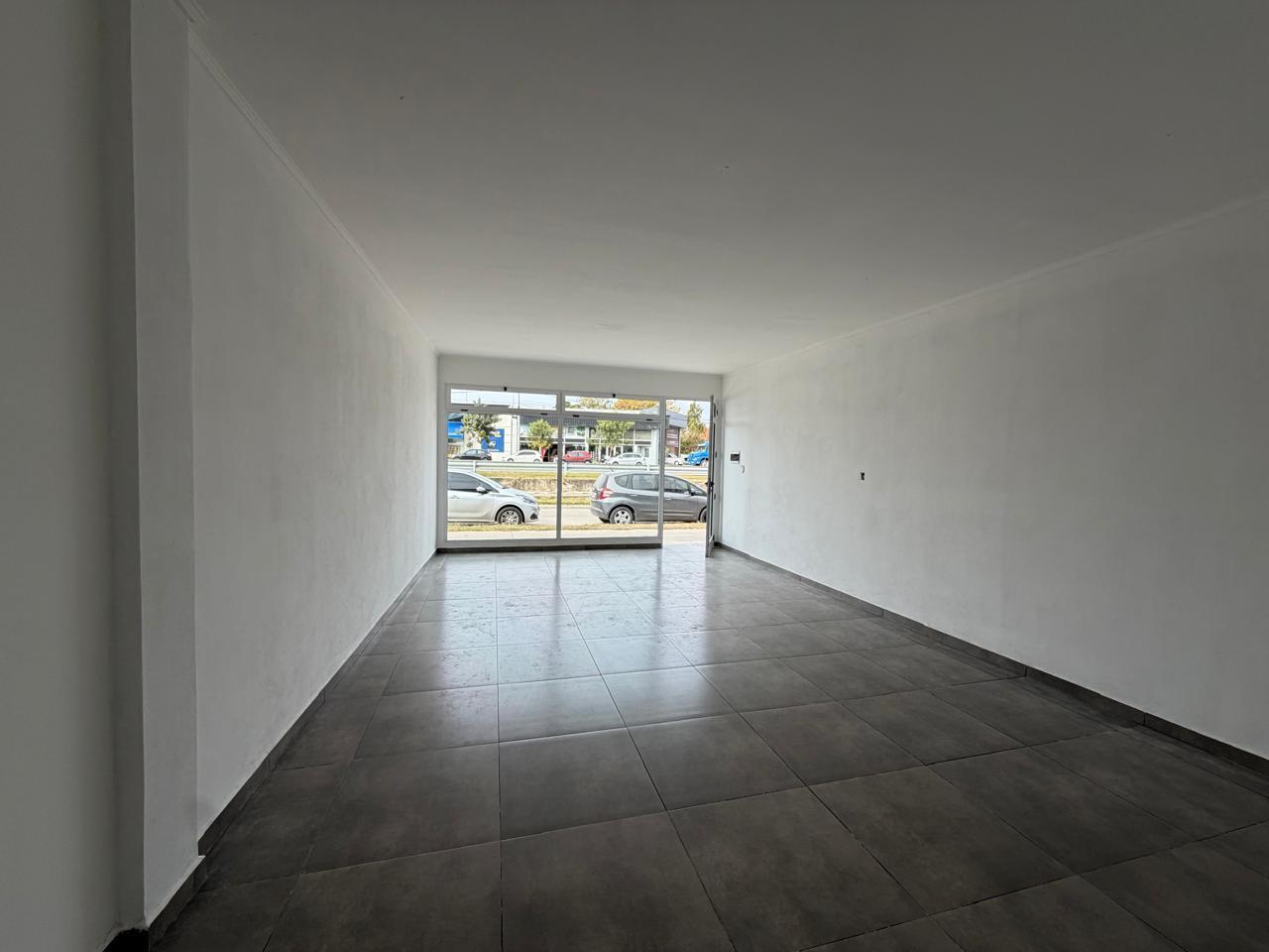 Foto de LOCAL COMERCIAL SOBRE COLECTORA RUTA 1 KM 3,5 LADO ESTE, imagen 1