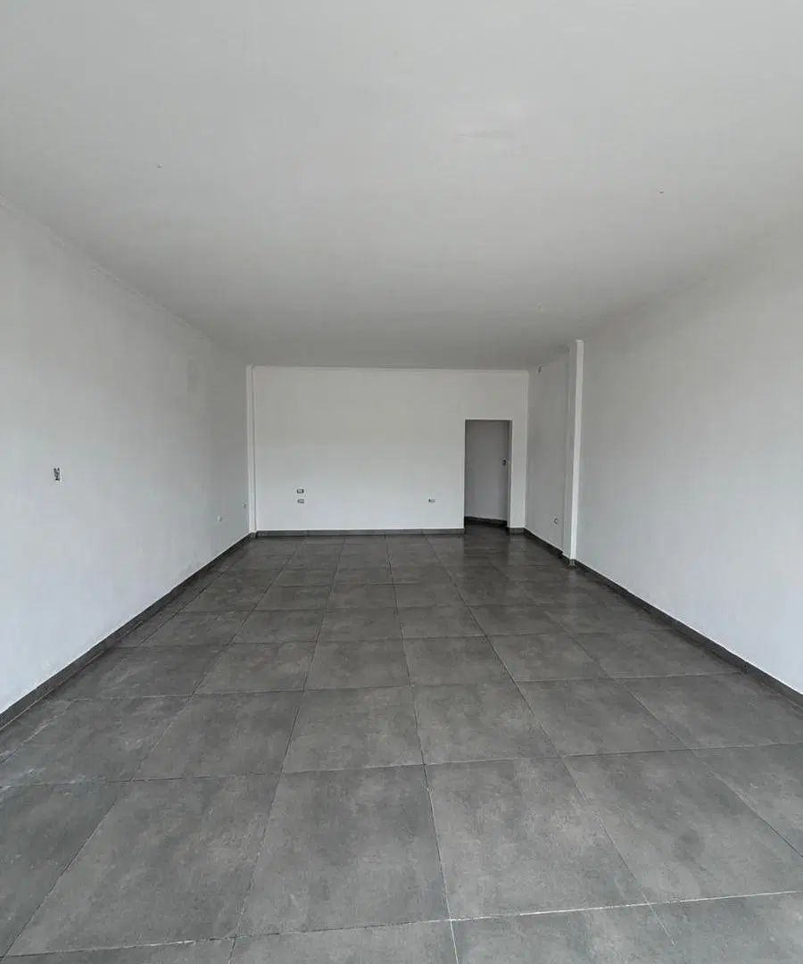 LOCAL COMERCIAL SOBRE COLECTORA RUTA 1 KM 3,5 LADO ESTE 5