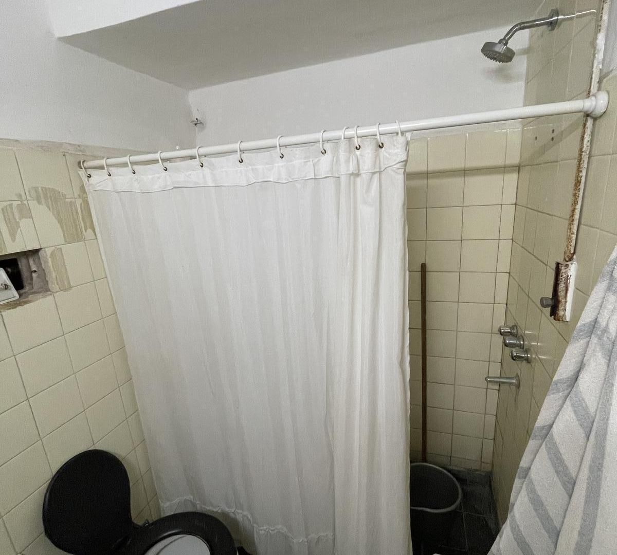 Foto de CASA EN VENTA/ALQUILER EN CALLE ANTON MARTIN AL 2700, imagen 5