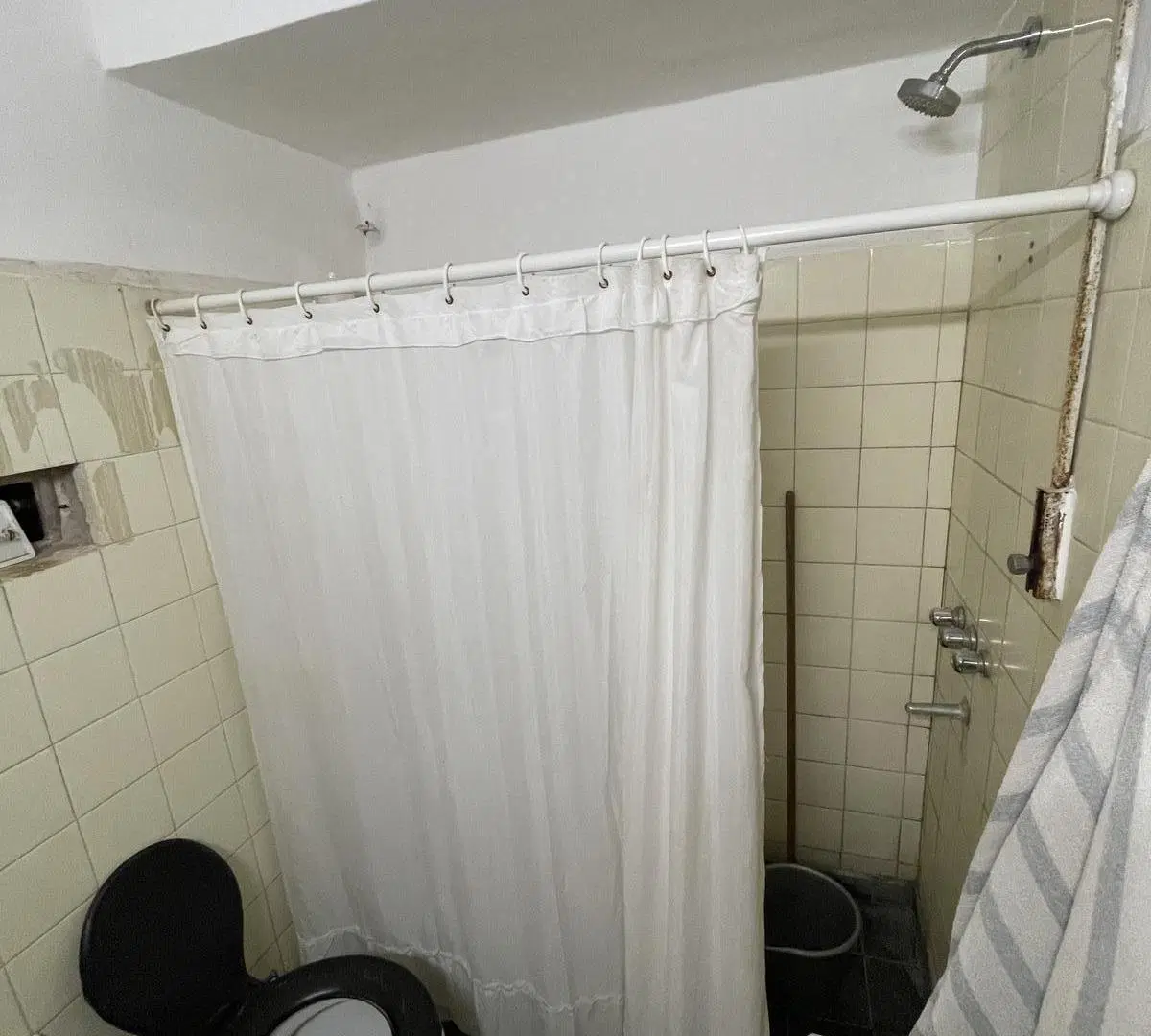 CASA EN VENTA/ALQUILER EN CALLE ANTON MARTIN AL 2700 5