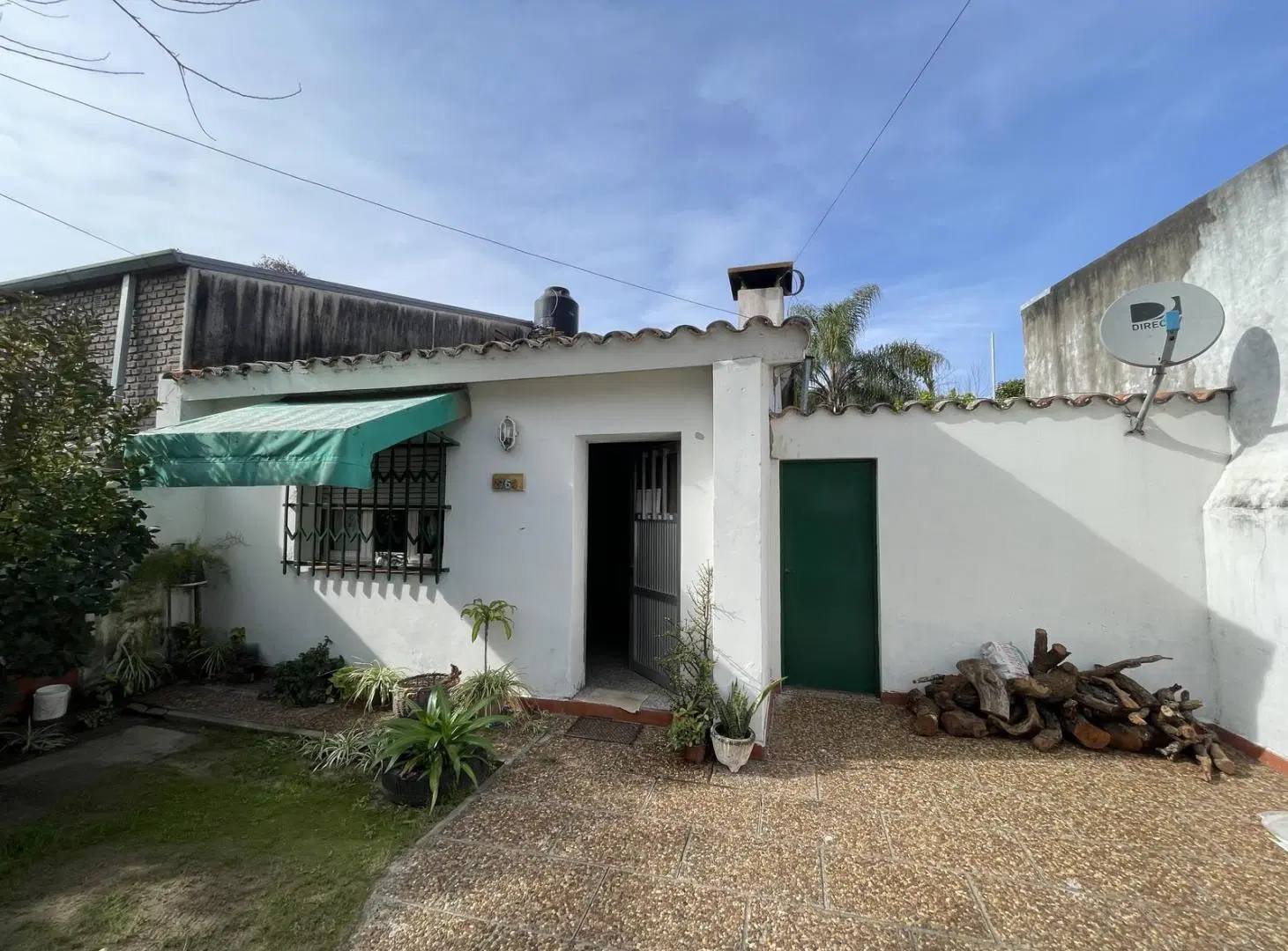 CASA EN VENTA/ALQUILER EN CALLE ANTON MARTIN AL 2700 1