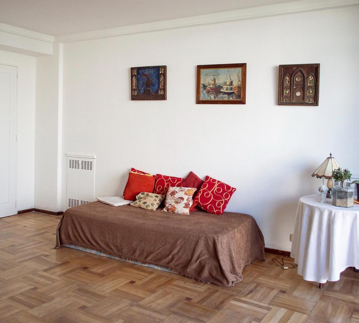Foto de PISO de CINCO AMBIENTES ANTIGUO EXCELENTE ZONA, imagen 3