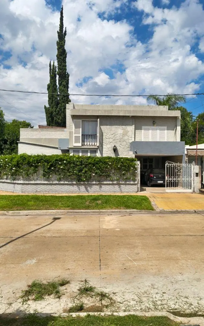 CASA DE NIVEL A METROS DE COSTANERA - SANTA FE 5