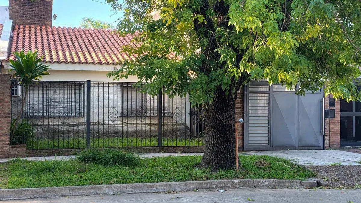 CASA A METROS DE GENERAL PAZ - SANTA FE 3