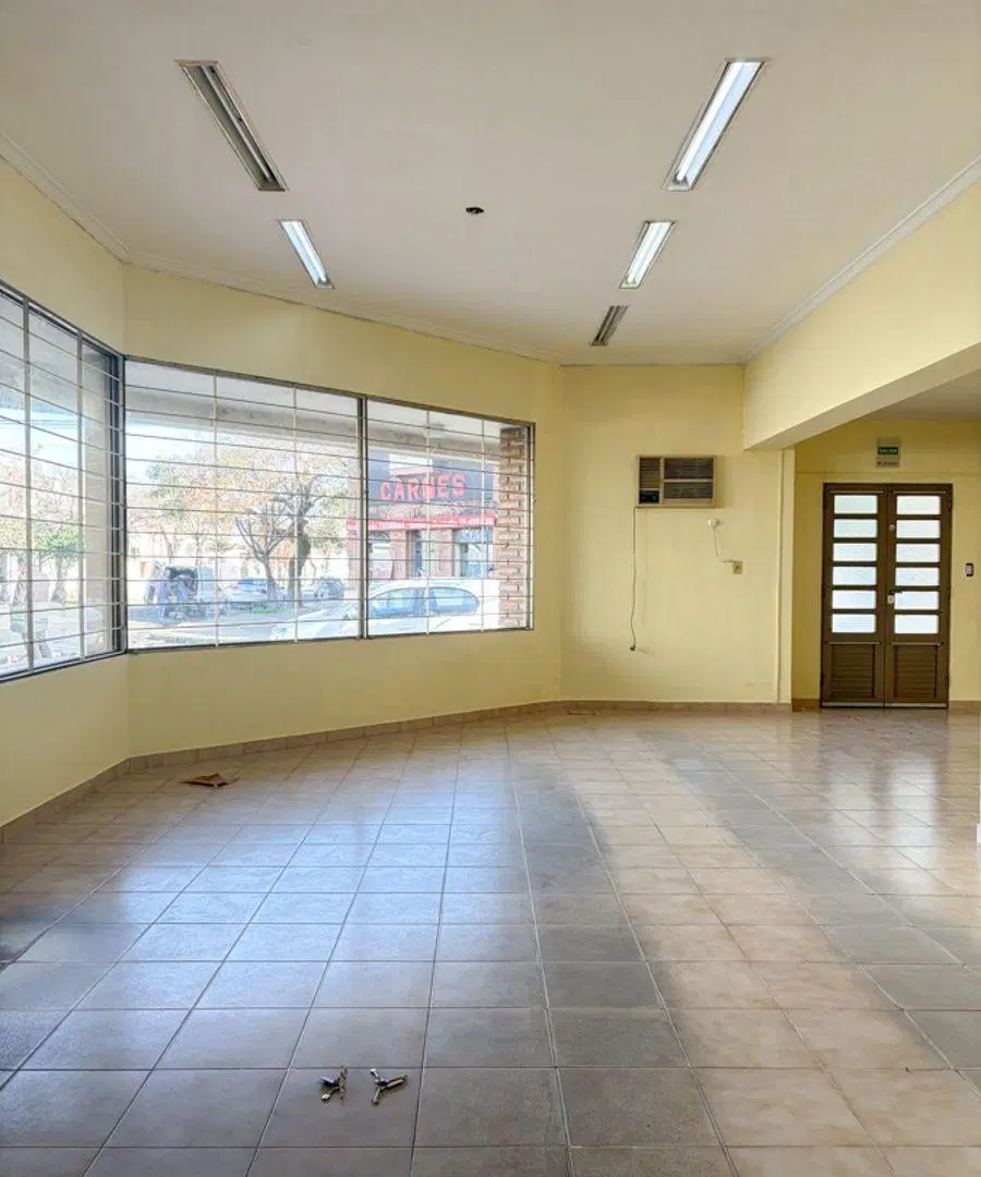 SALÓN EN ESQUINA IDEAL PARA LOCAL COMERCIAL, OFICINA O USOS MÚLTIPLES 3