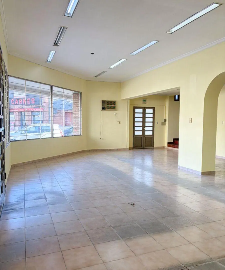 SALÓN EN ESQUINA IDEAL PARA LOCAL COMERCIAL, OFICINA O USOS MÚLTIPLES 8