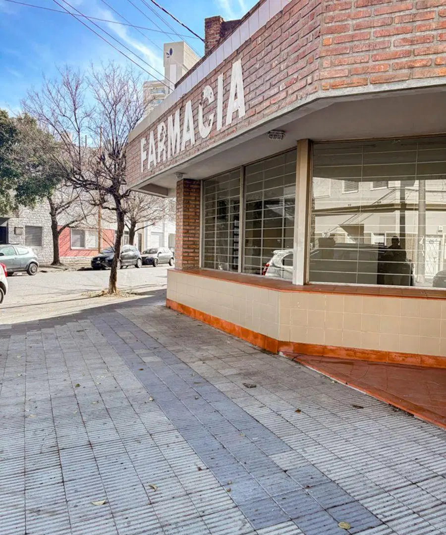 SALÓN EN ESQUINA IDEAL PARA LOCAL COMERCIAL, OFICINA O USOS MÚLTIPLES 2