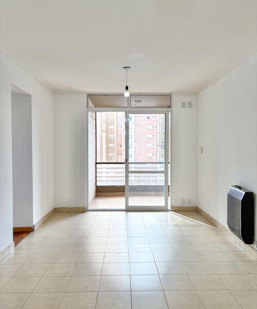 Foto de AMPLIO DEPARTAMENTO DE 2 DORMITORIOS - ZONA CENTRO, imagen 1