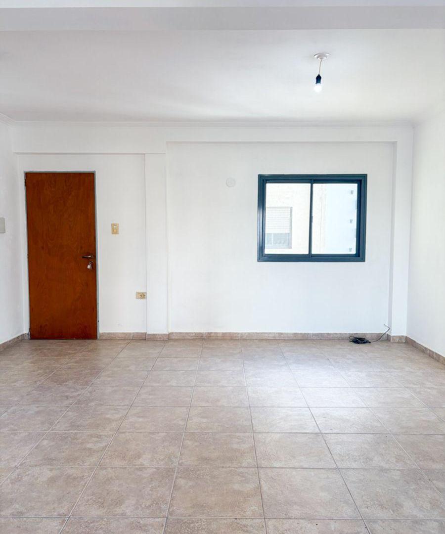 Foto de DEPARTAMENTO DE 2 DORMITORIOS EN ÚLTIMO PISO A UNA CUADRA DE BOULEVARD, imagen 2