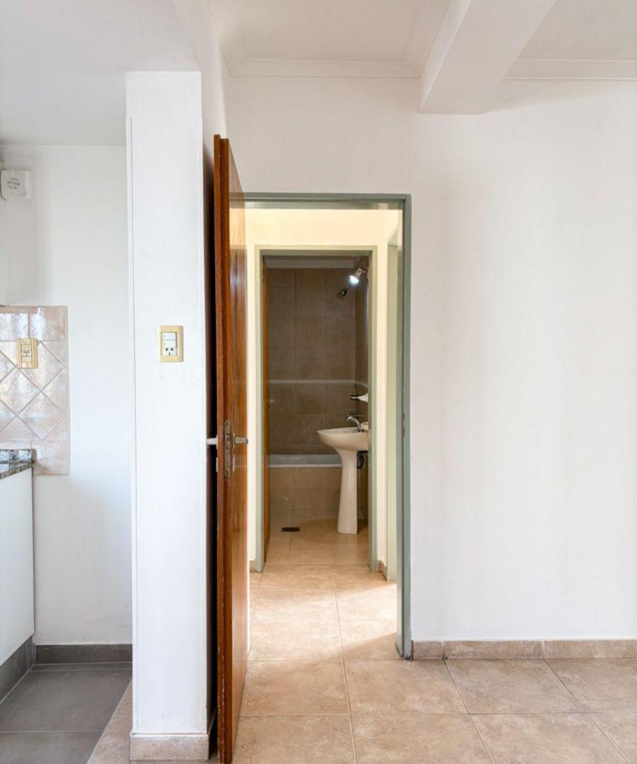 Foto de DEPARTAMENTO DE 2 DORMITORIOS EN ÚLTIMO PISO A UNA CUADRA DE BOULEVARD, imagen 1