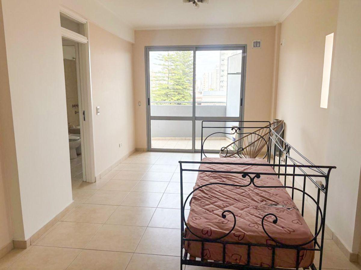 Foto de Departamento de 77 m² con 2 dormitorios en venta en Centro, imagen 3