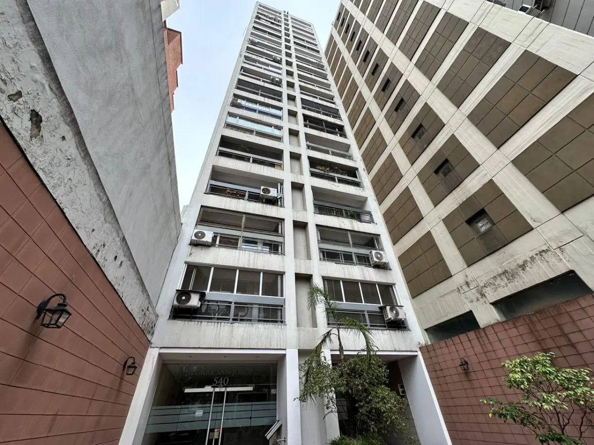 Exclusivo piso reciclado de 3 dormitorios con cochera y terraza con quincho | Bv. Chacabuco 2