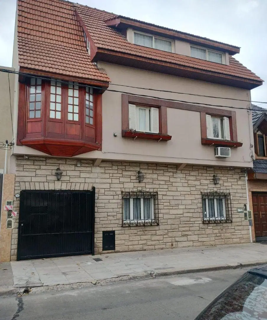 CHALET DE 6 AMB EN TRES PLANTAS CON GARAGE Y PATIO 4
