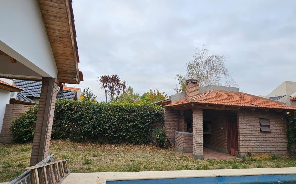 Casa Gerencial en Barrio Manzanar, Cipolletti 2