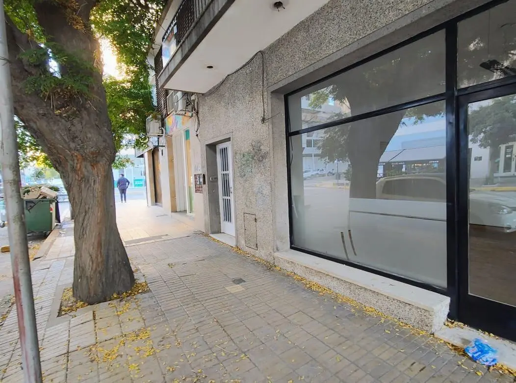 Se alquila local comercial 2