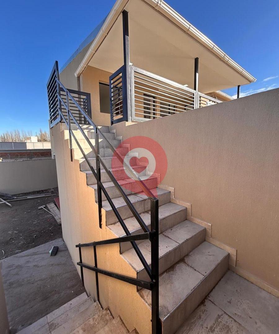 Foto de Venta de 2 locales comerciales y dos dptos de 1 dormitorio con garaje, imagen 2