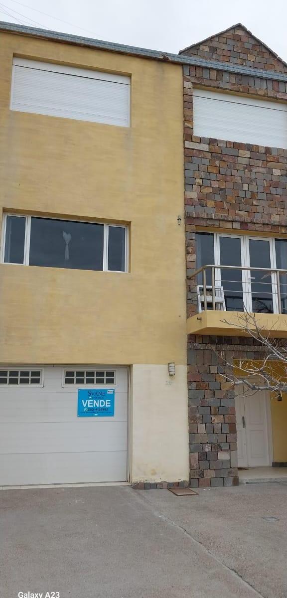Triplex en Venta 4 Dorm Lino Lacunza N°21 E/ Avda. Rawson y El Mar U$d225.000 3