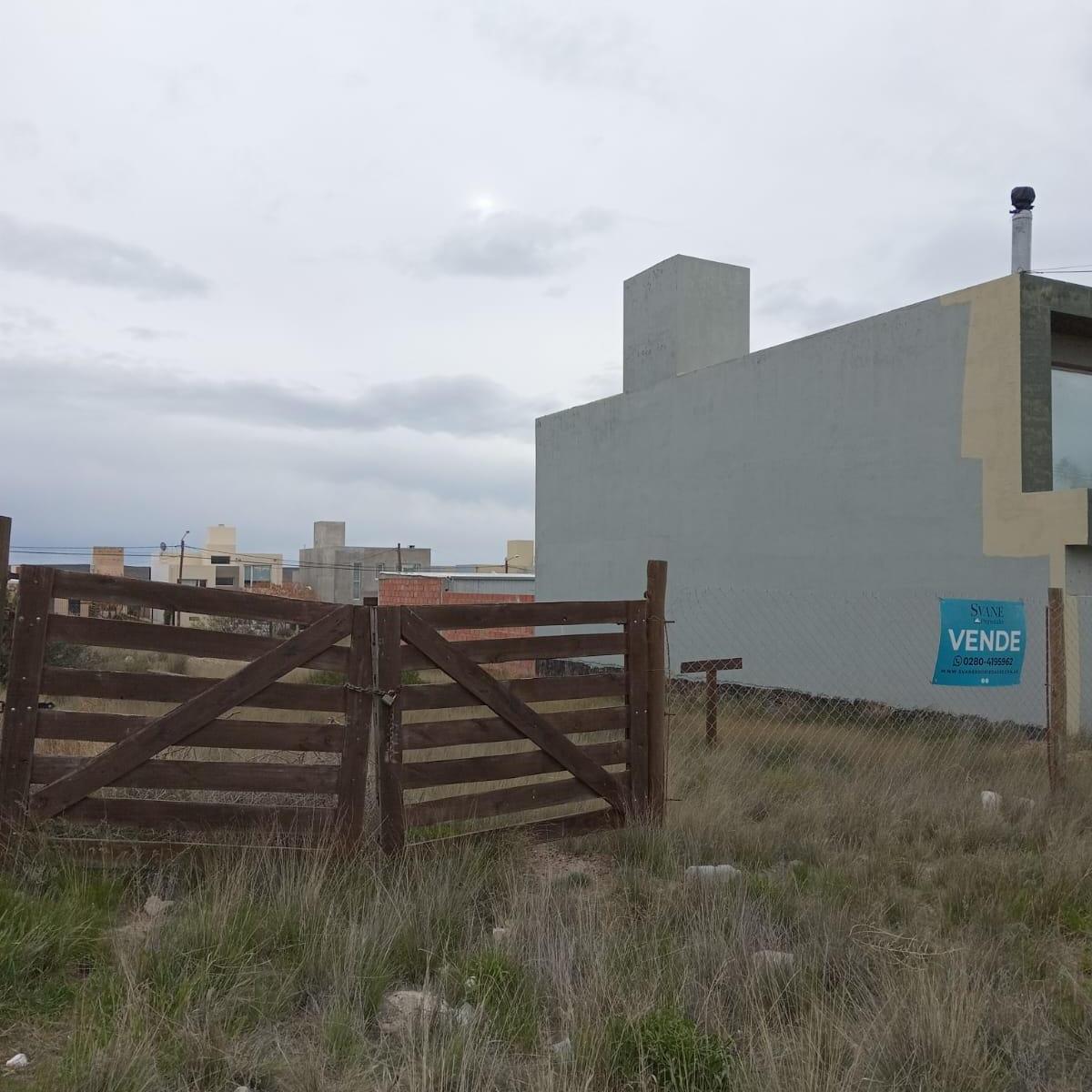Lote en Venta Grosellar N°366 E/ Verbena y Cortaderas Precio U$d37.000 2