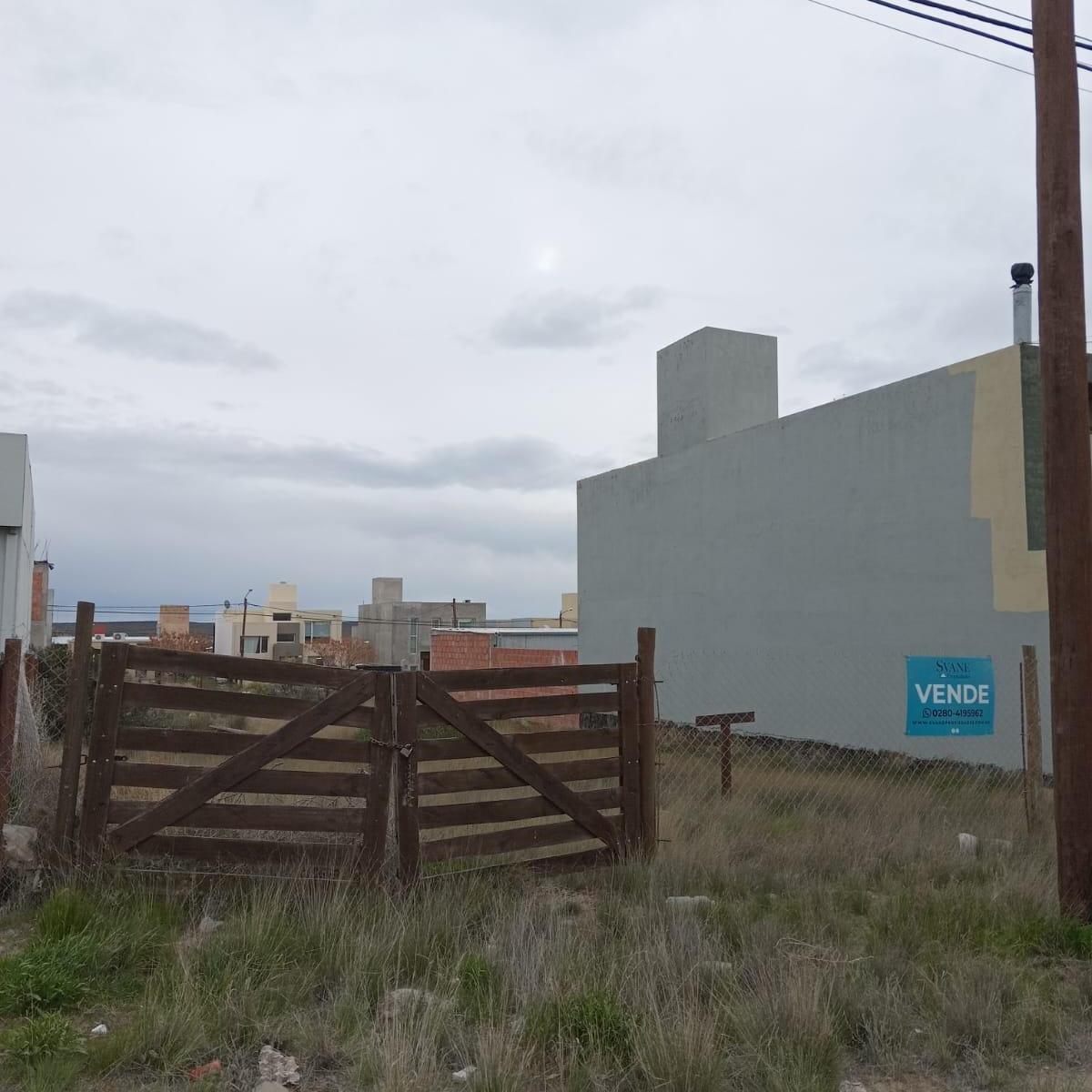 Lote en Venta Grosellar N°366 E/ Verbena y Cortaderas Precio U$d37.000 1