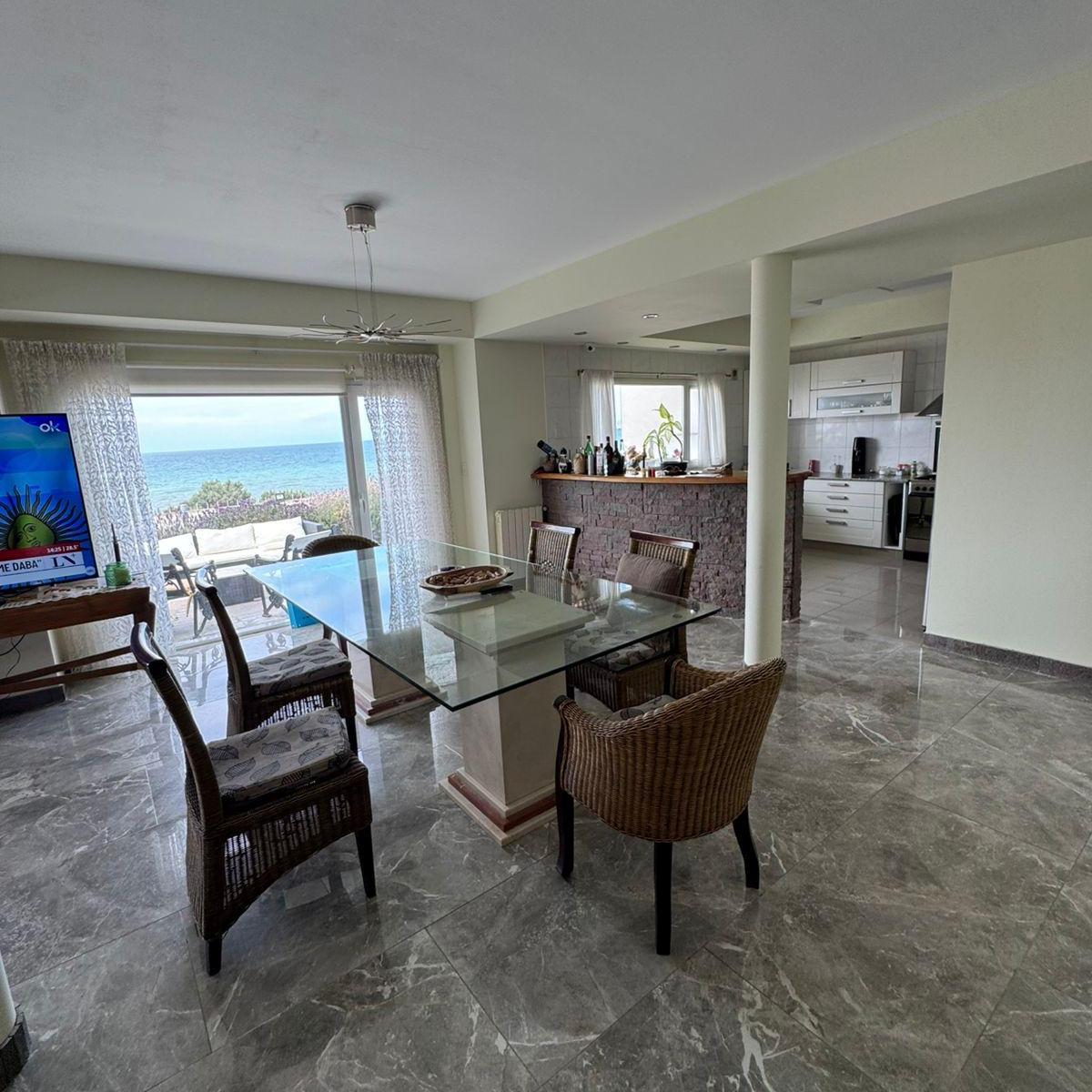 Casa en Venta 4 Dorm Av Rawson y Formosa Precio U$d780.000 3