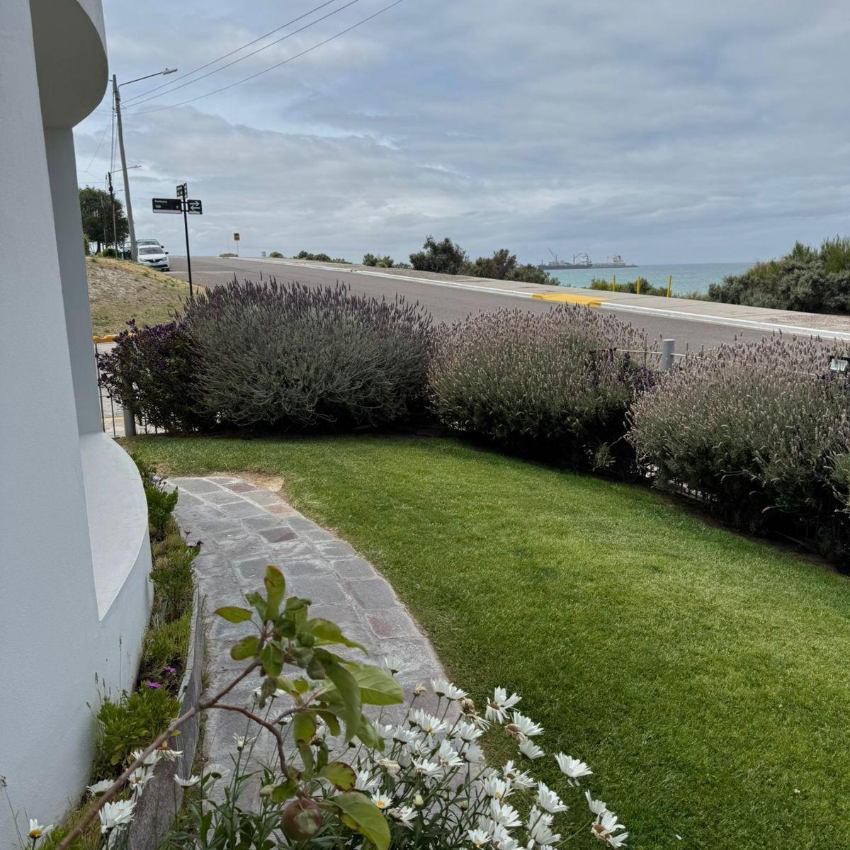 Casa en Venta 4 Dorm Av Rawson y Formosa Precio U$d780.000 4