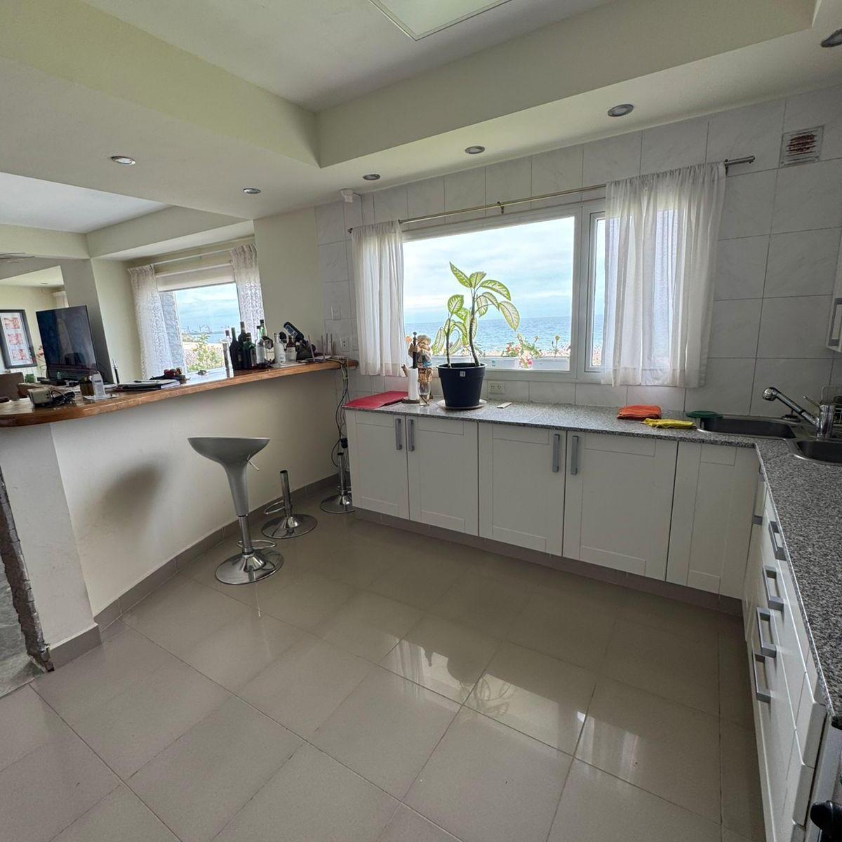 Casa en Venta 4 Dorm Av Rawson y Formosa Precio U$d780.000 1