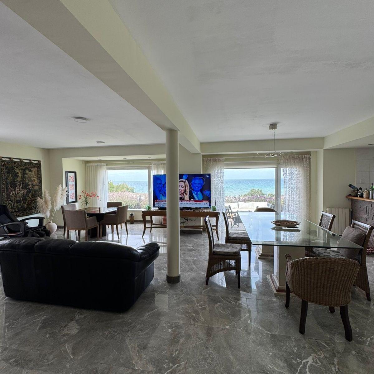 Casa en Venta 4 Dorm Av Rawson y Formosa Precio U$d780.000 4