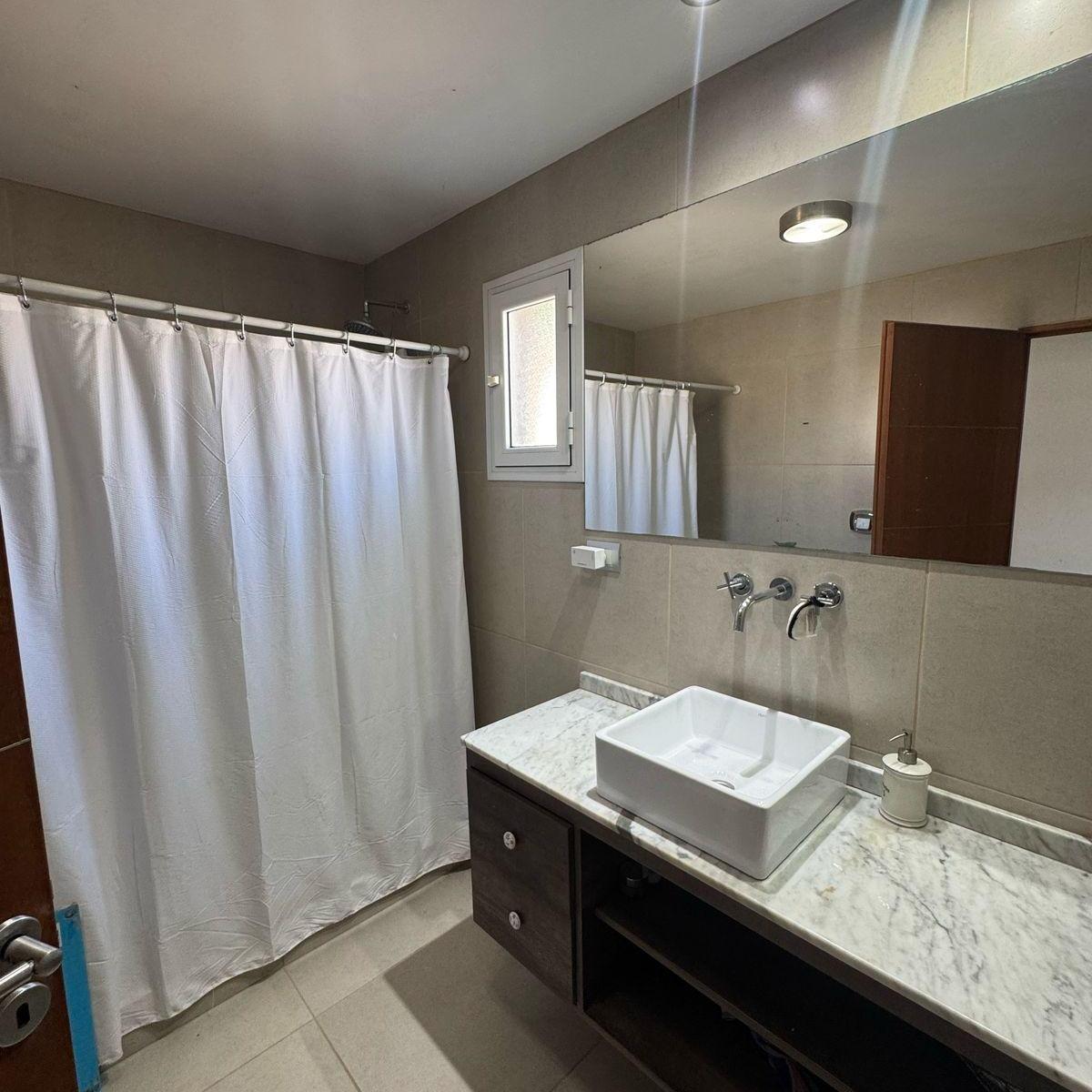 Casa en Venta 3 Dorm Romerillo N°4288 E/ Verbena y Cortaderas Precio U$d225.000 5
