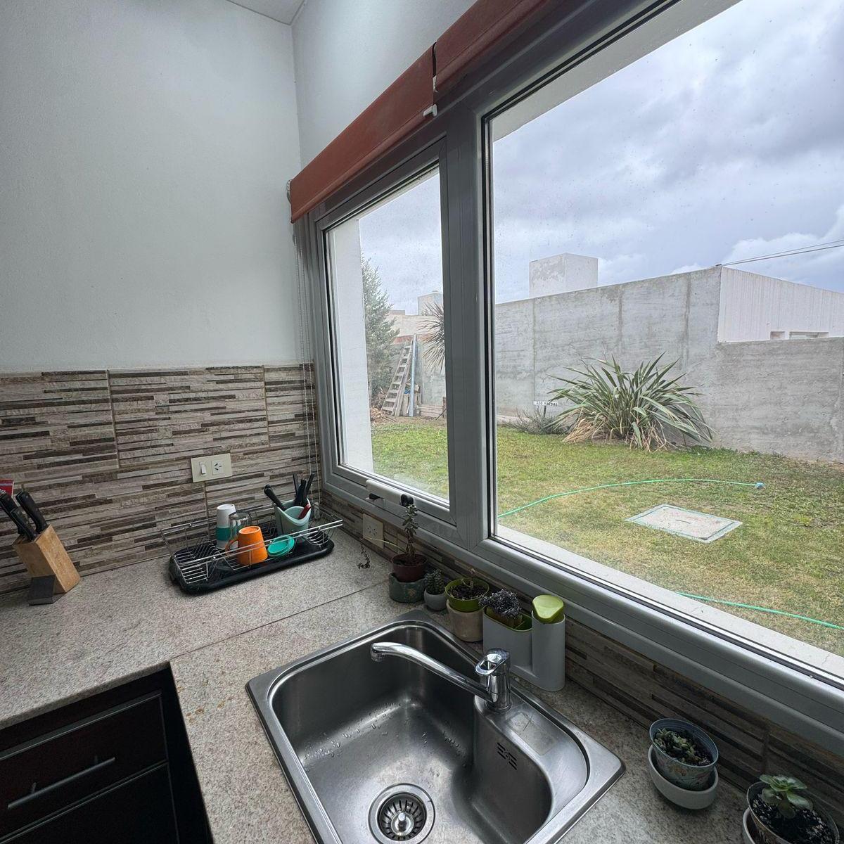 Casa en Venta 3 Dorm Neneo N°3951 E/ Caña Colihue y Los Paraisos U$d185.000 4