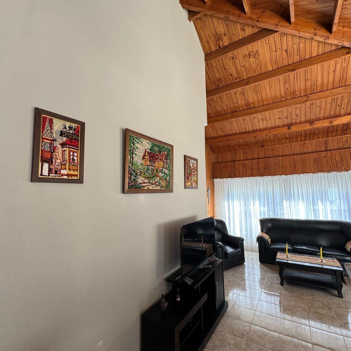 Casa en Venta 3 Dorm Av Gales y Gob. Maiz Precio U$d249.000 4