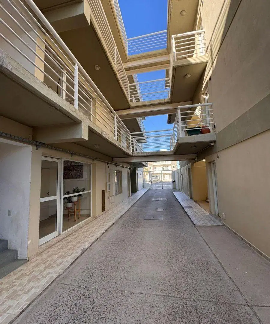 Departamento en Venta 1 Dorm
Alsua de Corbetto N°155 e/ Bartolome Mitre y 25 de Mayo
Precio u$d59.00 3