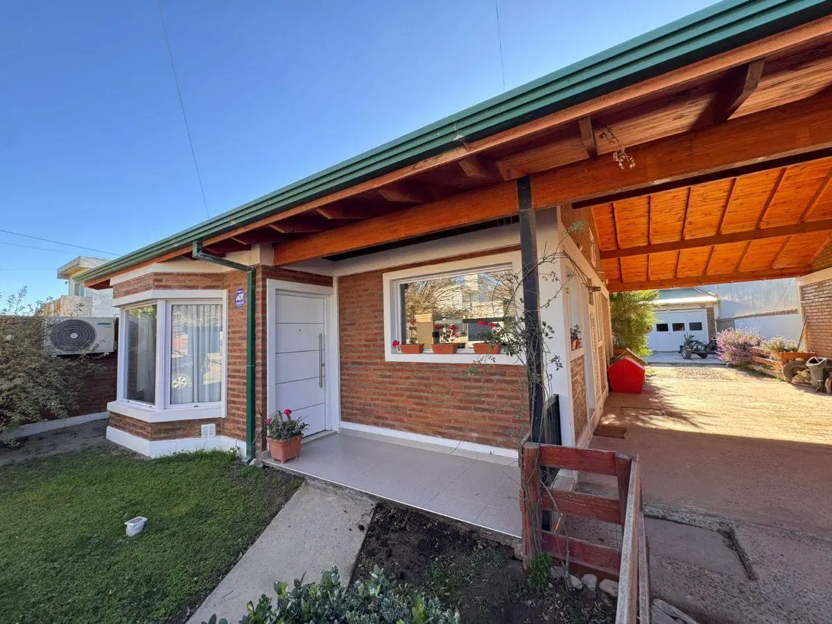 Casa en Venta 2 Dorm
mutisia N°1934 e/ pangue y notro
Precio u$d199.000 4