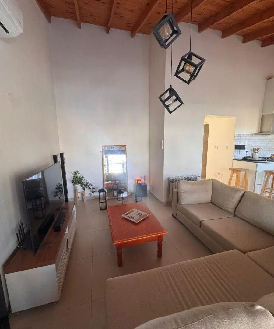 Casa en Venta 2 Dorm
mutisia N°1934 e/ pangue y notro
Precio u$d199.000 5
