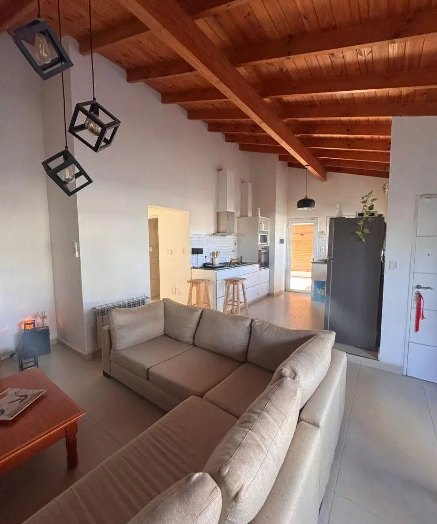 Casa en Venta 2 Dorm
mutisia N°1934 e/ pangue y notro
Precio u$d199.000 2