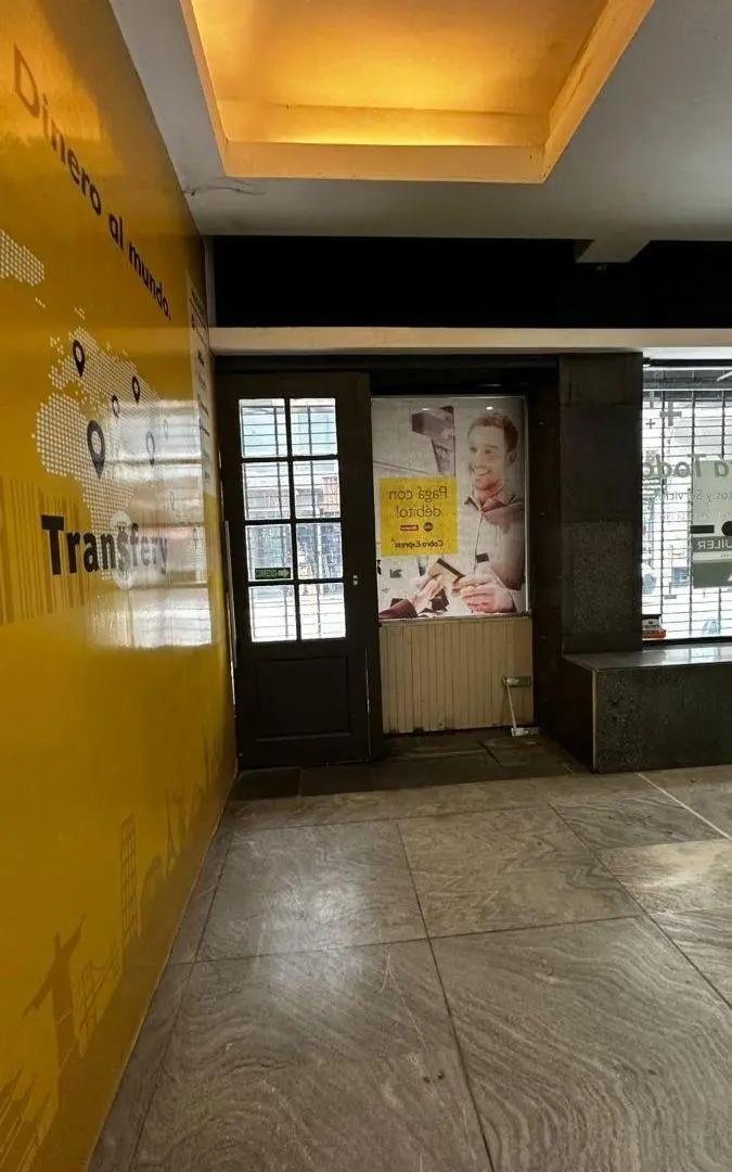 Local Comercial en Alquiler en Microcentro – Gran Vidriera y Amplia Superficie 4