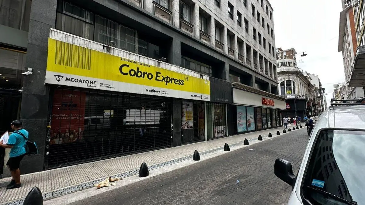 Local Comercial en Alquiler en Microcentro – Gran Vidriera y Amplia Superficie 2