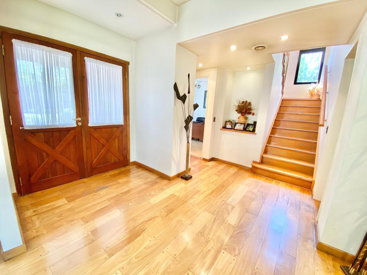 Casa de 5 dormitorios (305 mtrs cub ) - Lote de 794 mtrs