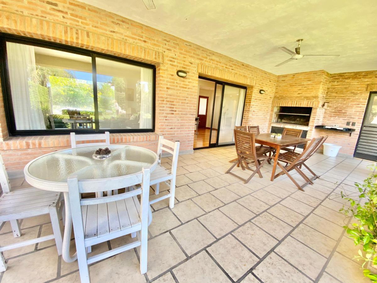 Foto de Casa de 5 dormitorios (305 mtrs cub ) - Lote de 794 mtrs, imagen 5