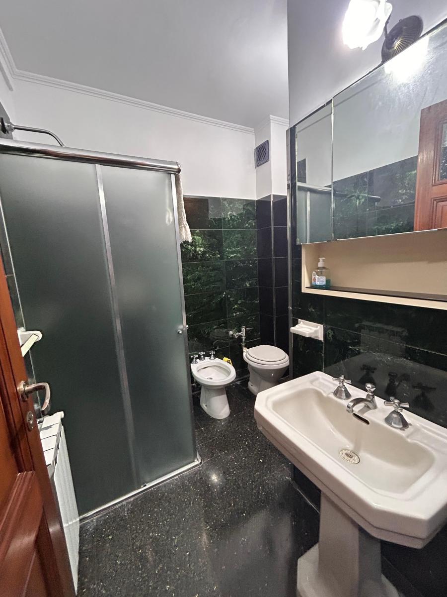 Venta Departamento de 3 Ambientes con Dependencia en Bolivar y La Costa 2