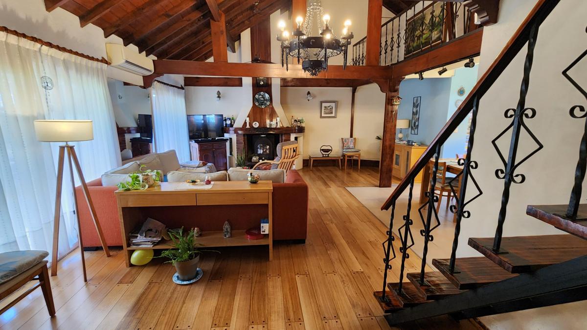 CHALET EN VENTA EN ADROGUE EN EXCELENTE ESTADO