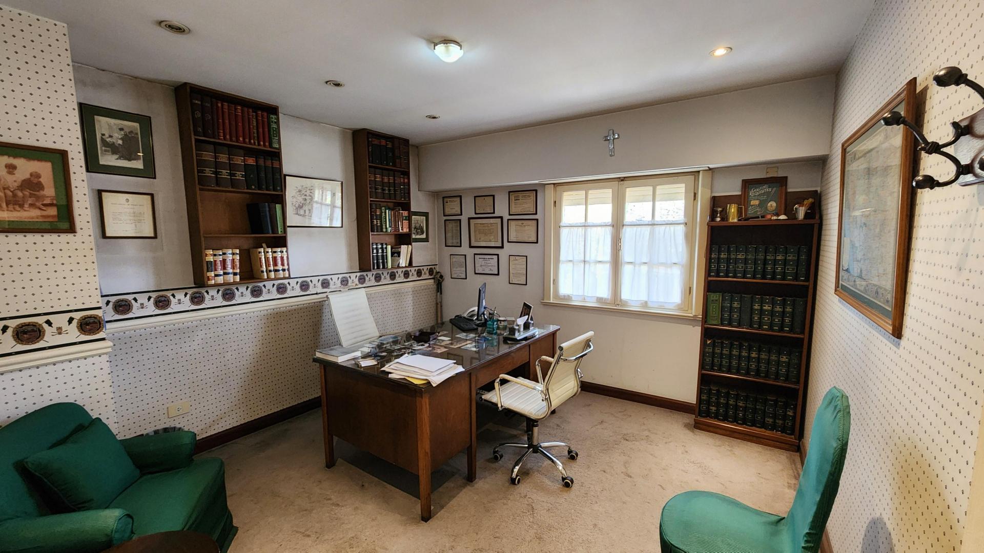 CHALET EN VENTA EN EXCELENTE UBICACIÓN EN ADROGUE
