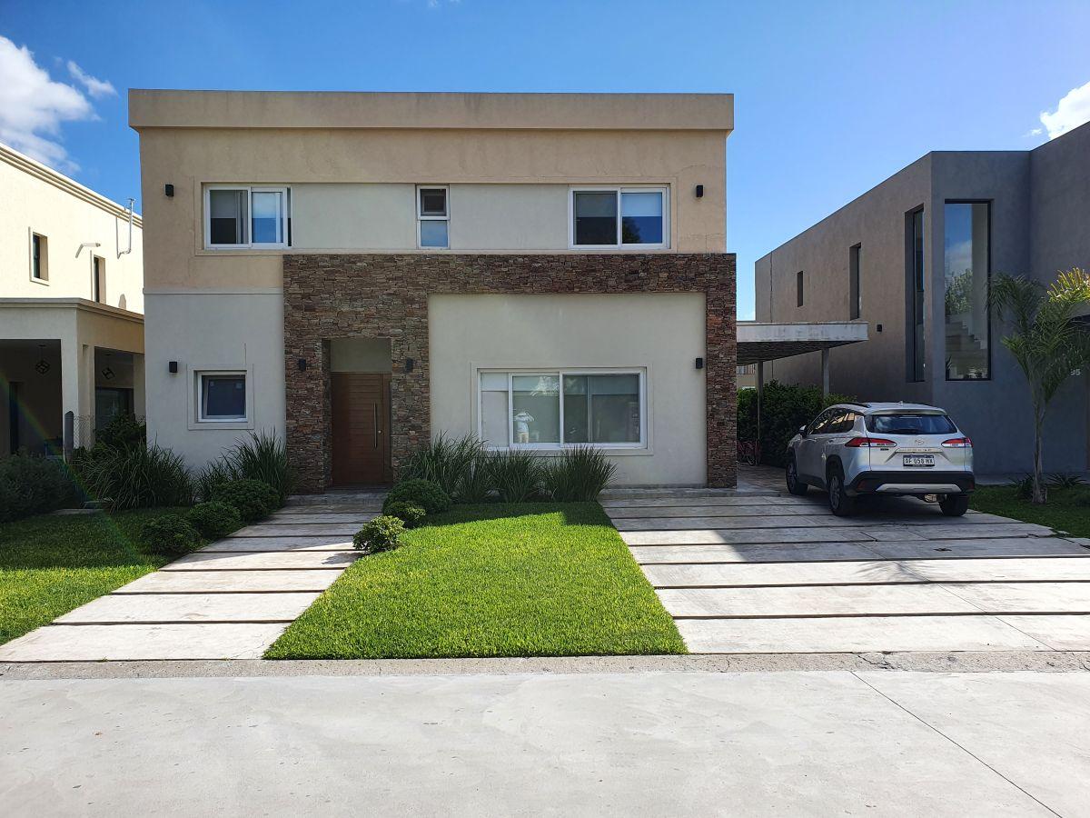 Casa en Venta en Barrio Privado Brisas de Adrogue