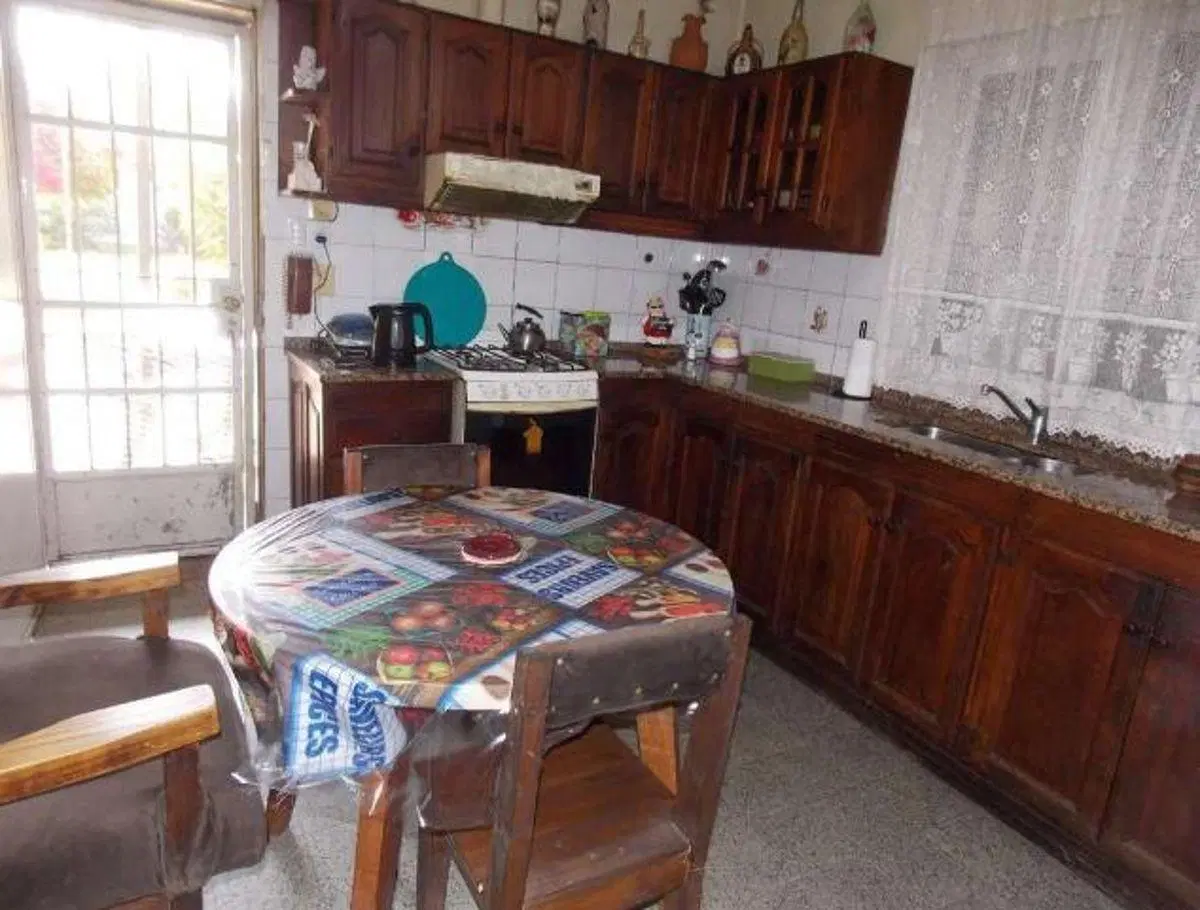 CHALET EN VENTA EN EN ADROGUE (IDEAL INVERSIONISTA) 2