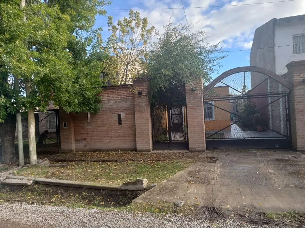 CASA EN VENTA + DEPTO AL FONDO EN MALVINAS ARGENTINAS 8
