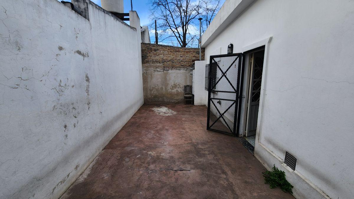 Foto de CASA AMERICANA EN VENTA EN BUENA UBICACIÓN EN ADROGUE (oportunidad!), imagen 5