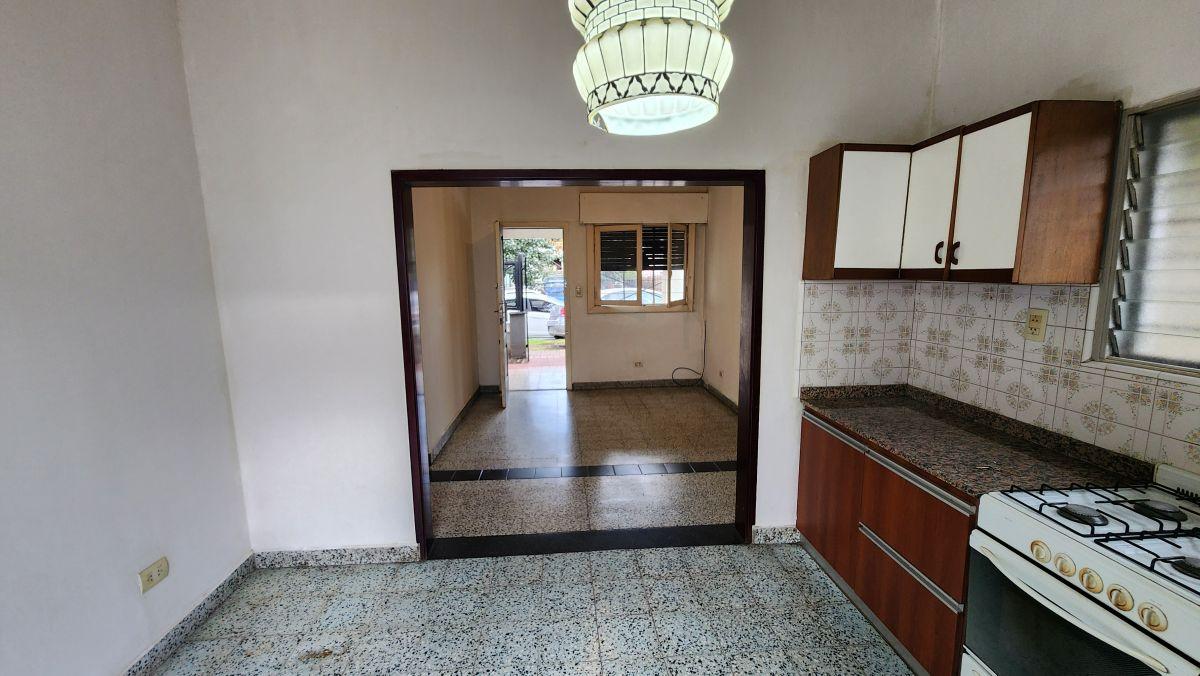 Foto de CASA AMERICANA EN VENTA EN BUENA UBICACIÓN EN ADROGUE (oportunidad!), imagen 4