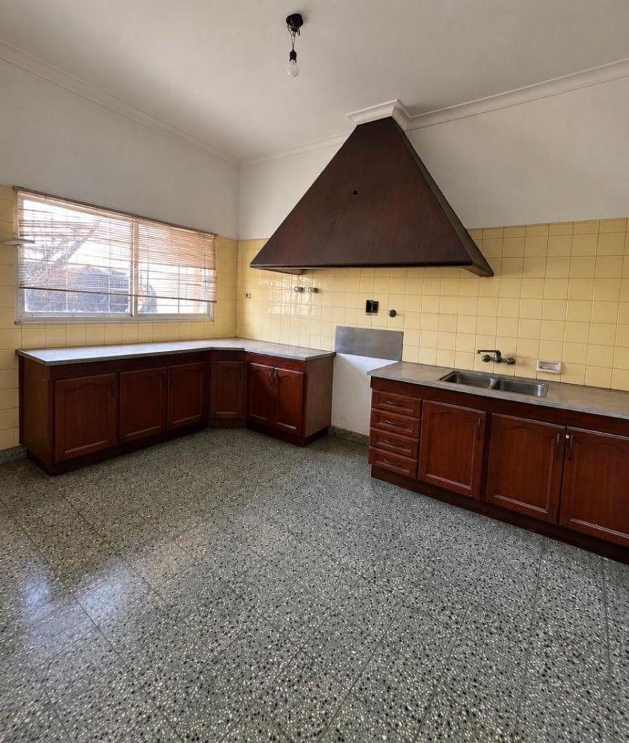 Foto de CASA EN VENTA CON LOCAL Y DEPTO EN BURZACO, imagen 2