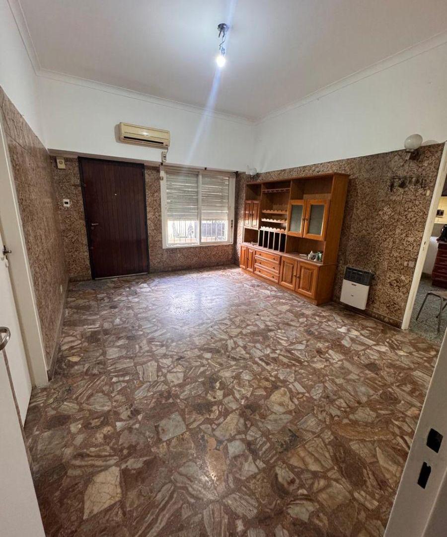 Foto de CASA EN VENTA CON LOCAL Y DEPTO EN BURZACO, imagen 3